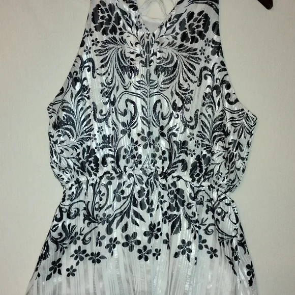 Savannah Jane Black and White Floral Women's Top - Picture 4 of 4